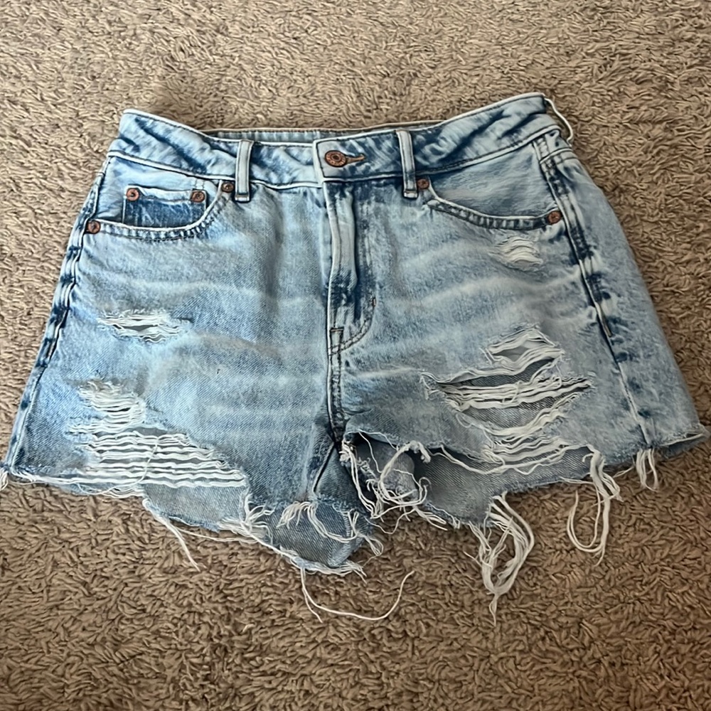 American Eagle ripped jean shorts • Size 00